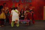 Rishi, Kapoor Neetu Singh on the sets of Taarak Mehta Ka Oolta Chasma in Kandivili on 29th Sept 2010 (4).JPG